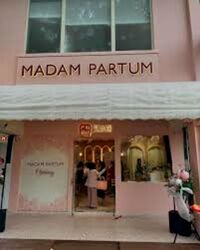 Holland Road Shopping Centre (D10), Retail #497185291